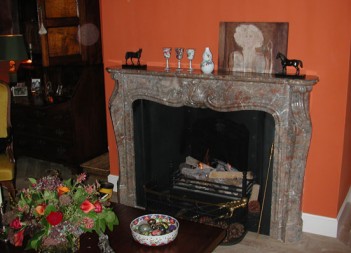 Klassieke schouw van marmer voor in het klassieke interieur